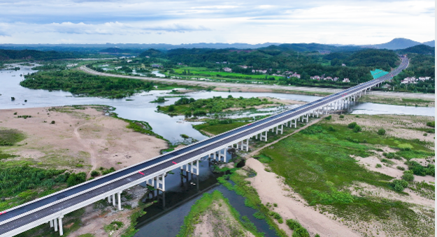 和襄高速：穿行大别山的 “黄金动脉”
